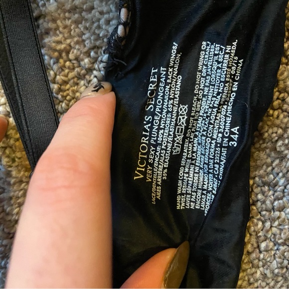 Victoria’s Secret bombshell bra - Picture 3 of 5